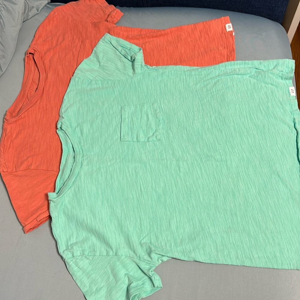 2 Gap pocket Ts